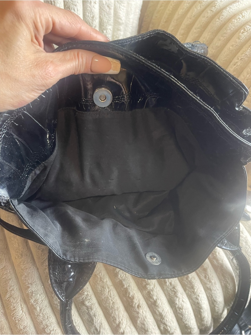 Kathy Van Zeeland Black Patent Shoulder Bag with Silver Hardware - Picture 6 of 8